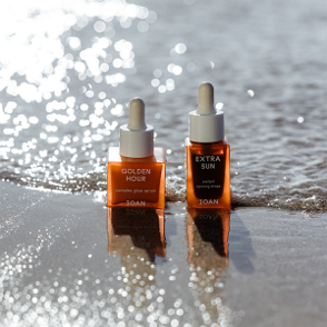 IOAN Golden Hour Serum en Extra Sun op het strand
