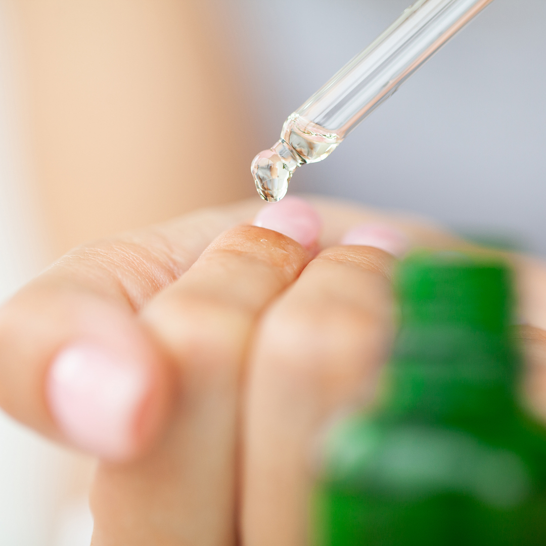 Broze gescheurde nagels